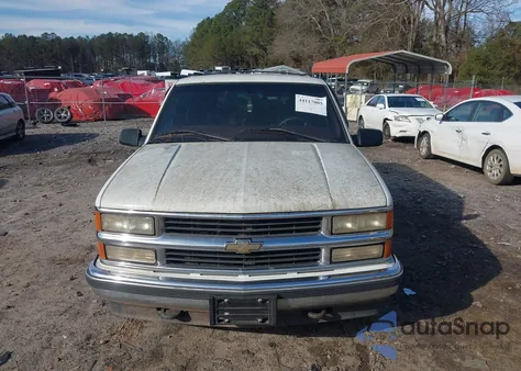 1997 Chevrolet Suburban 1500 из США, поврежденный, VIN 3GNEC16R7VG134376